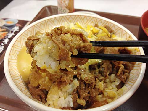 とろ～り3種のチーズ牛丼