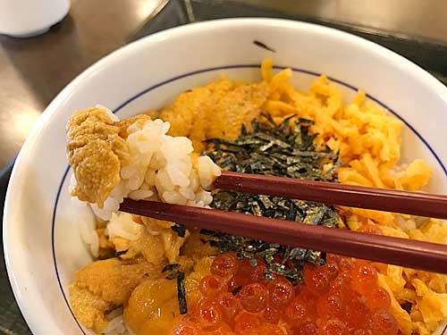 うにいくら丼のウニ