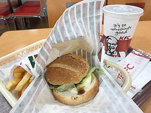 ケンタッキーフライドチキン　贅沢てりやきハンバーグサンド　アップ