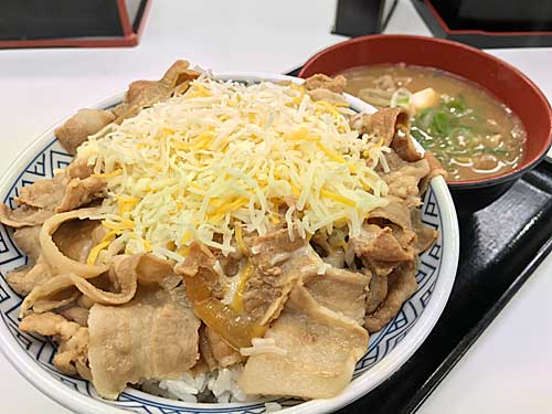 吉野家　豚チーズ丼　アップ