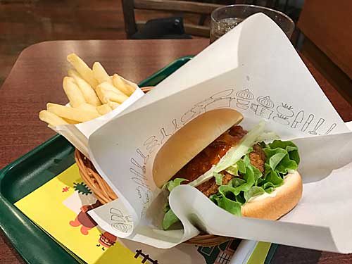 モスバーガー　リッチ海老カツバーガー蟹チリソース　アップ