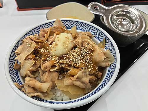吉野家　豚スタミナ丼