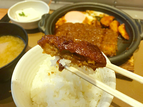 味噌かつ煮とごはん