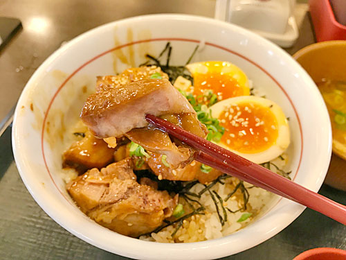 豚角煮丼の豚肉