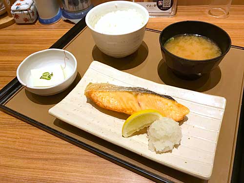 やよい軒　銀鮭の塩焼定食