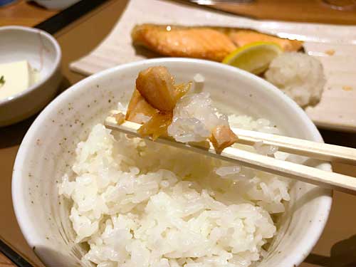 銀鮭の塩焼と白いごはん