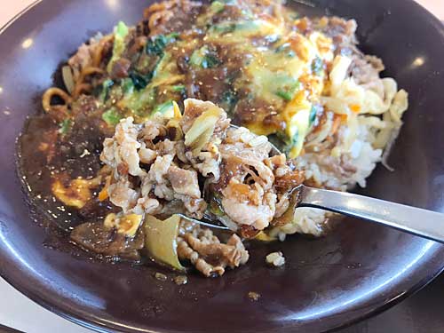やきそば牛丼オムカレーMIXの具材