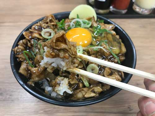 熟成背脂黒すた丼の具とごはん