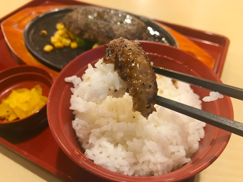 グランペッパーハンバーグとごはん