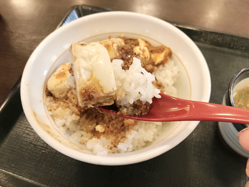 麻婆豆腐丼の具とごはん