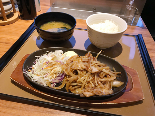やよい軒　豚トロと豚バラのしょうが焼定食