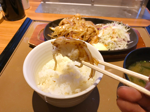 豚トロと豚バラのしょうが焼とごはん