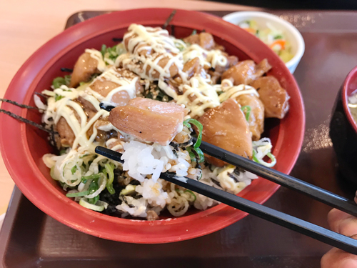 ねぎマヨやきとり丼の具とごはん