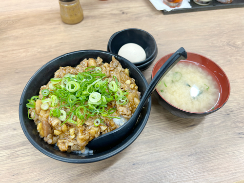 伝説のすた丼屋　背脂牛カルビすたみな焼肉丼