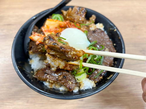 ハラミコンボすたみな焼肉丼の肉とごはん