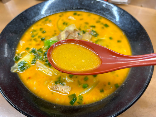 豚トロ白湯拉麺のスープ