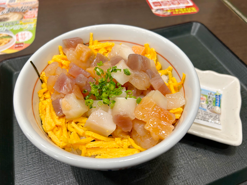 なか卯　海鮮ちらし丼