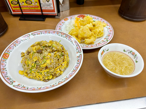 餃子の王将　炒飯　海老の天ぷら