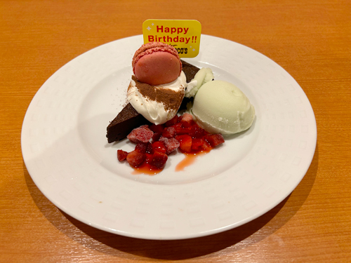 COCO'S バースデーデザート
