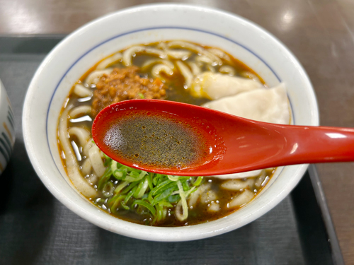 水餃子麻辣黒胡麻担々うどんのスープ