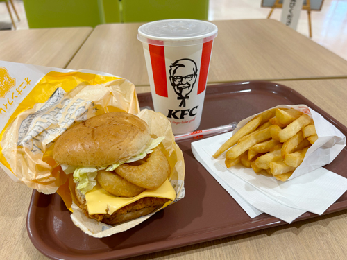 ケンタッキーフライドチキン　ガーリックソースのオニオンフィレバーガー