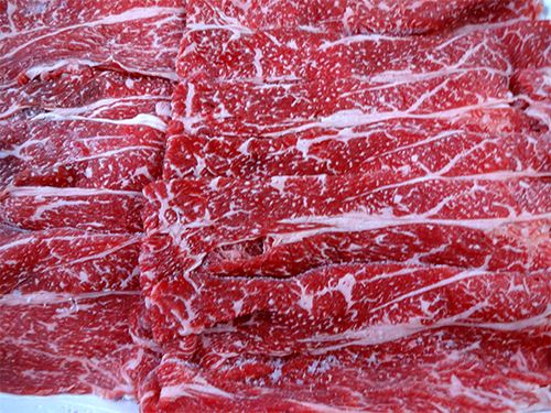 九州産黒毛和牛肩ロース肉表面