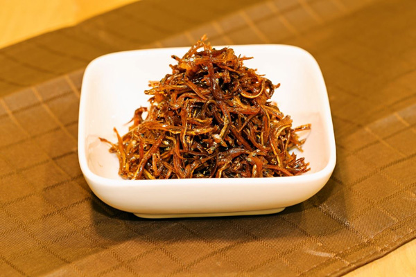 小女子の佃煮缶詰（一味唐辛子）中身