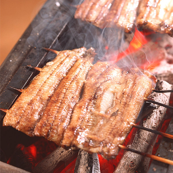 炭火で焼き上げる蒲焼